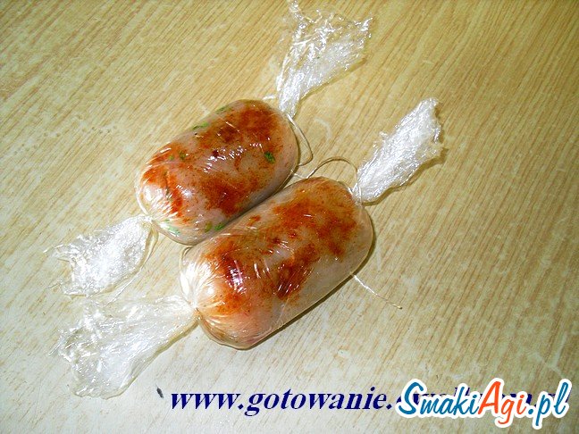 zawijamy roladki i szczelnie je wiążemy