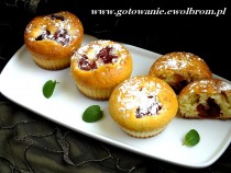 Cytrynowe muffinki z czereśniami