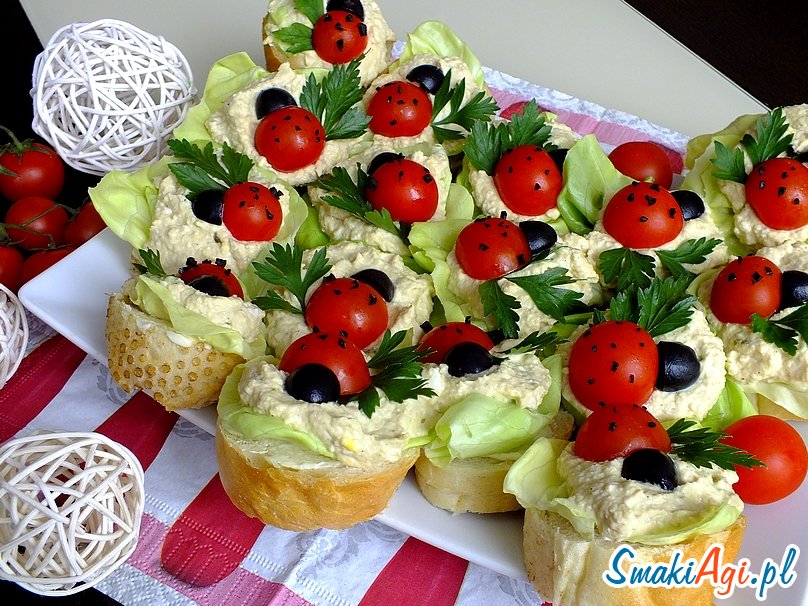 Oliwkowo - koktajlowe biedronki na paście z tuńczyka