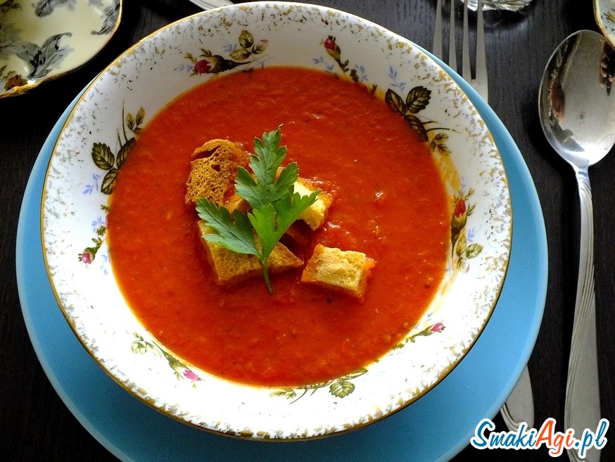 przepyszna kremowa zupa z papryki i świeżych pomidorów