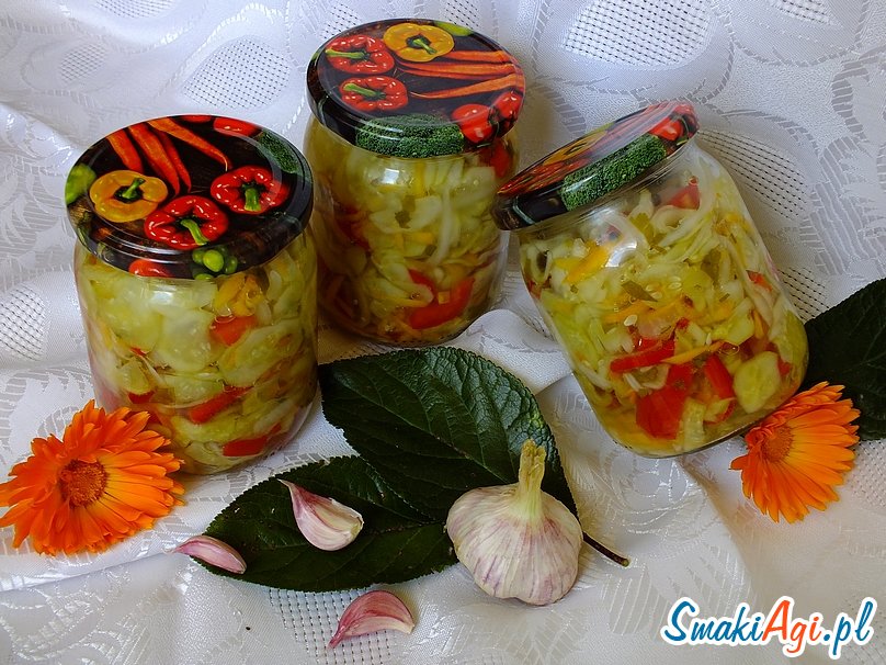 ogórkowa sałatka do słoików z marchewką
