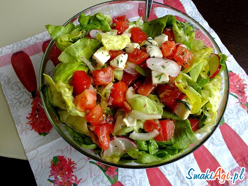 lekkostrawna, pełna witamin sałatka z mozarellą