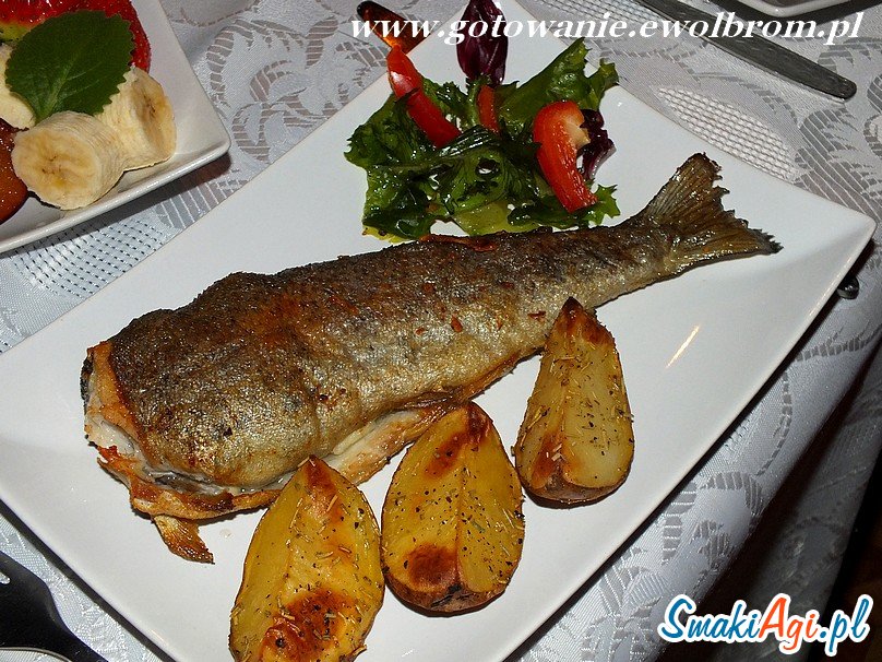 smażone pstrągi w całości