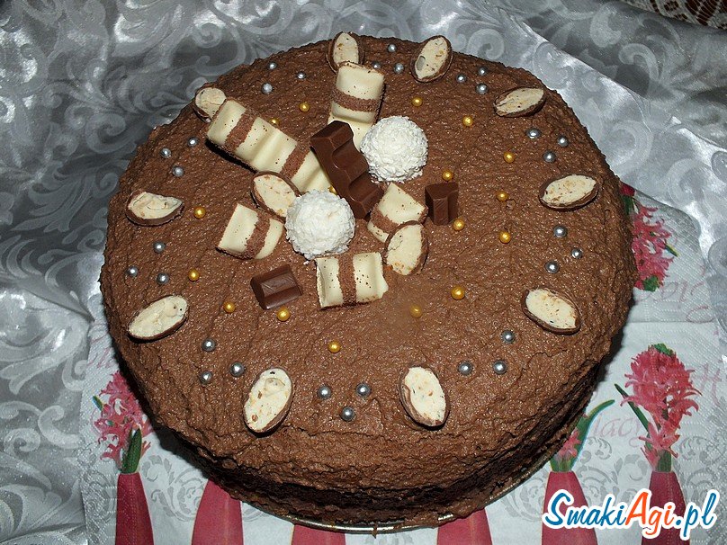 tort z masą czekoladową i chałwową