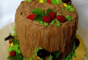 Tort o smaku truflowo – kokosowym z nutą czerwonej porzeczki